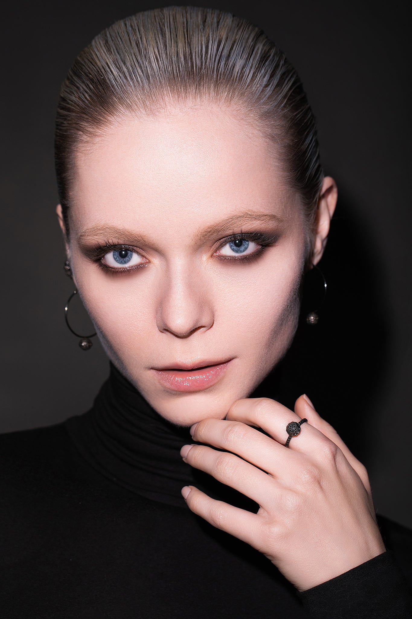 Model_2_Black_18K_Gold_Black_Diamond_Orb_Ring