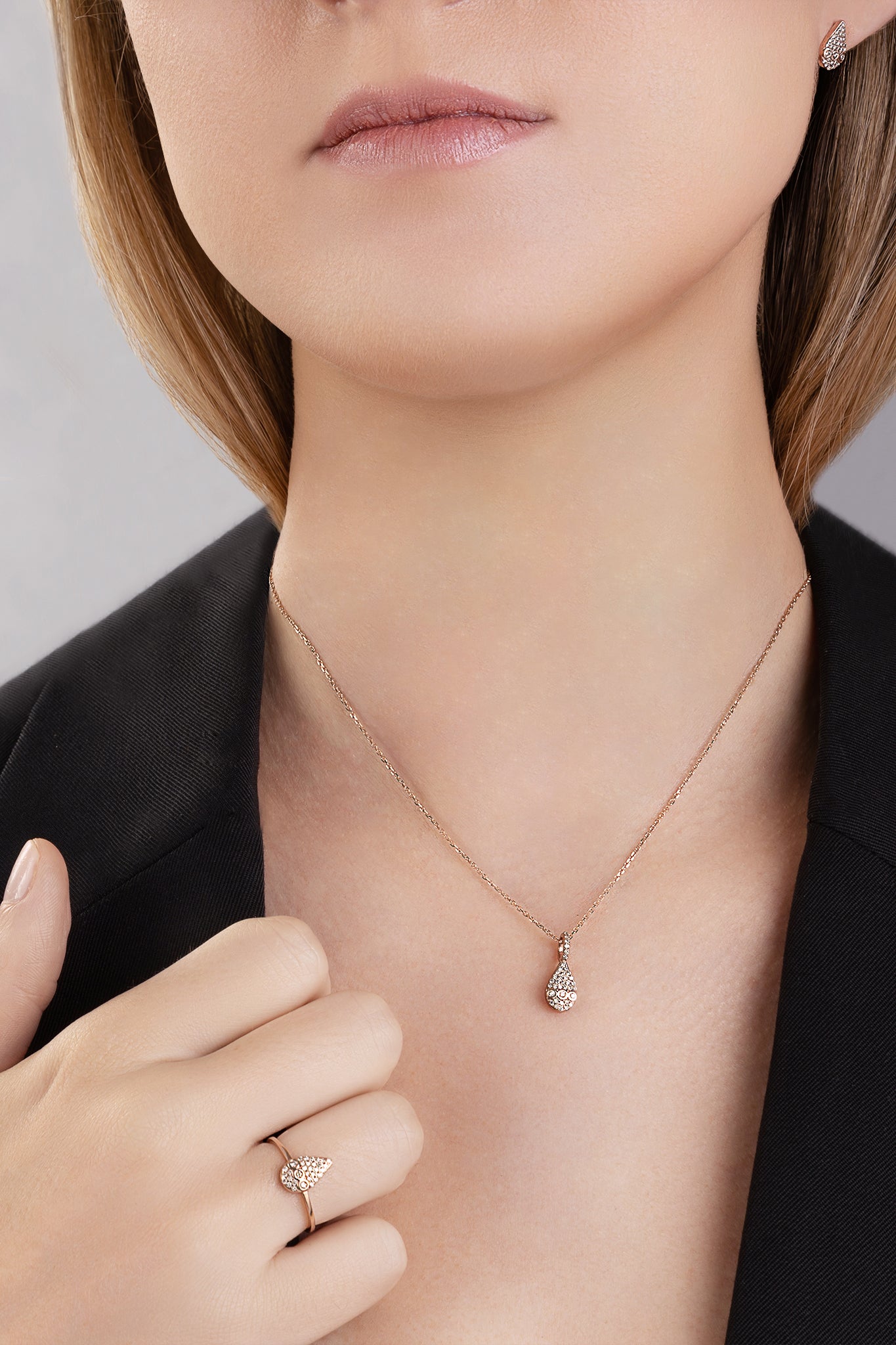 Model_2_Golden_Drop_18K_Rose_Gold_Diamond_Necklace
