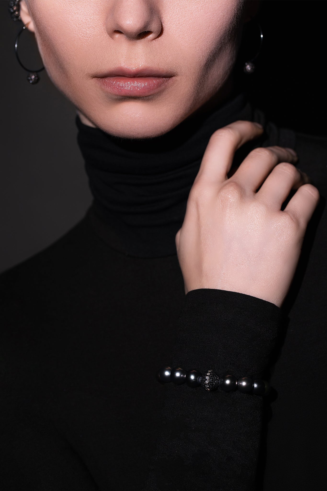 Model_2_Phantom_Love_Black_18K_Gold_Pearl_Bracelet