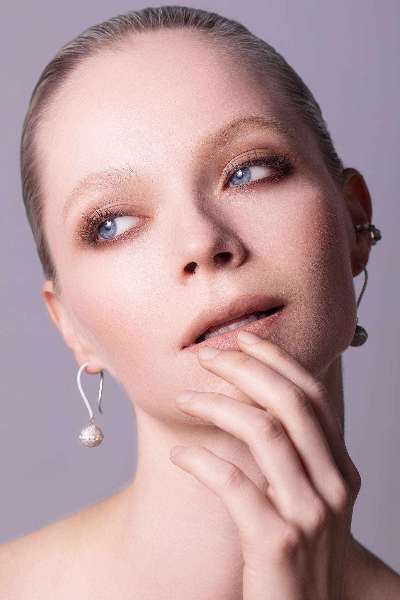 Model_2_White_Entice_18K_Gold_Orb_Diamond_Earrings