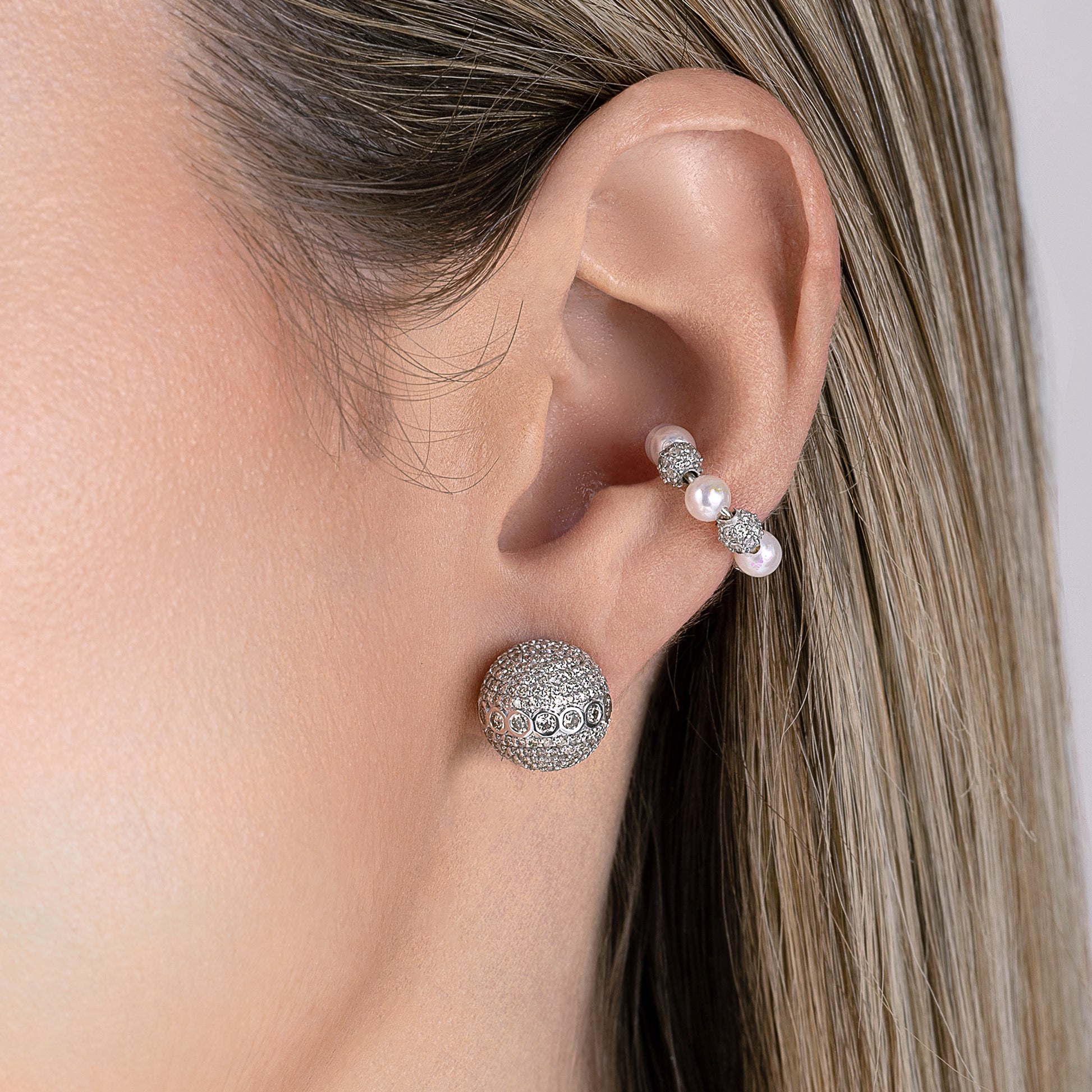 Model_Beyond_Studs_18K_Gold_Orb_Diamond_Earrings