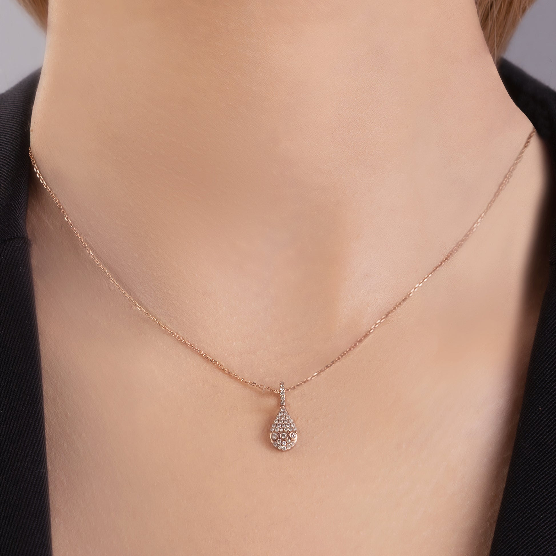 Model_Golden_Drop_18K_Rose_Gold_Diamond_Necklace