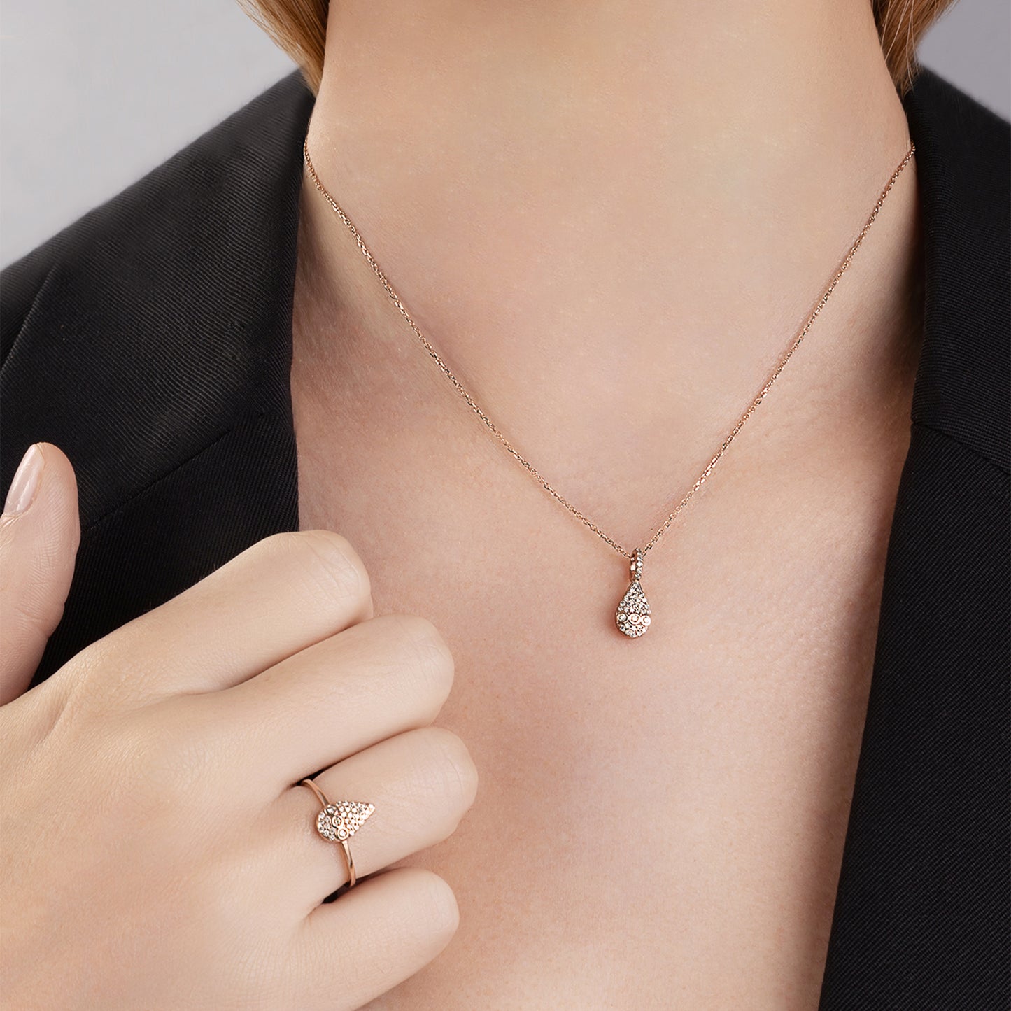 Model_Golden_Drop_18K_Rose_Gold_Diamond_Ring