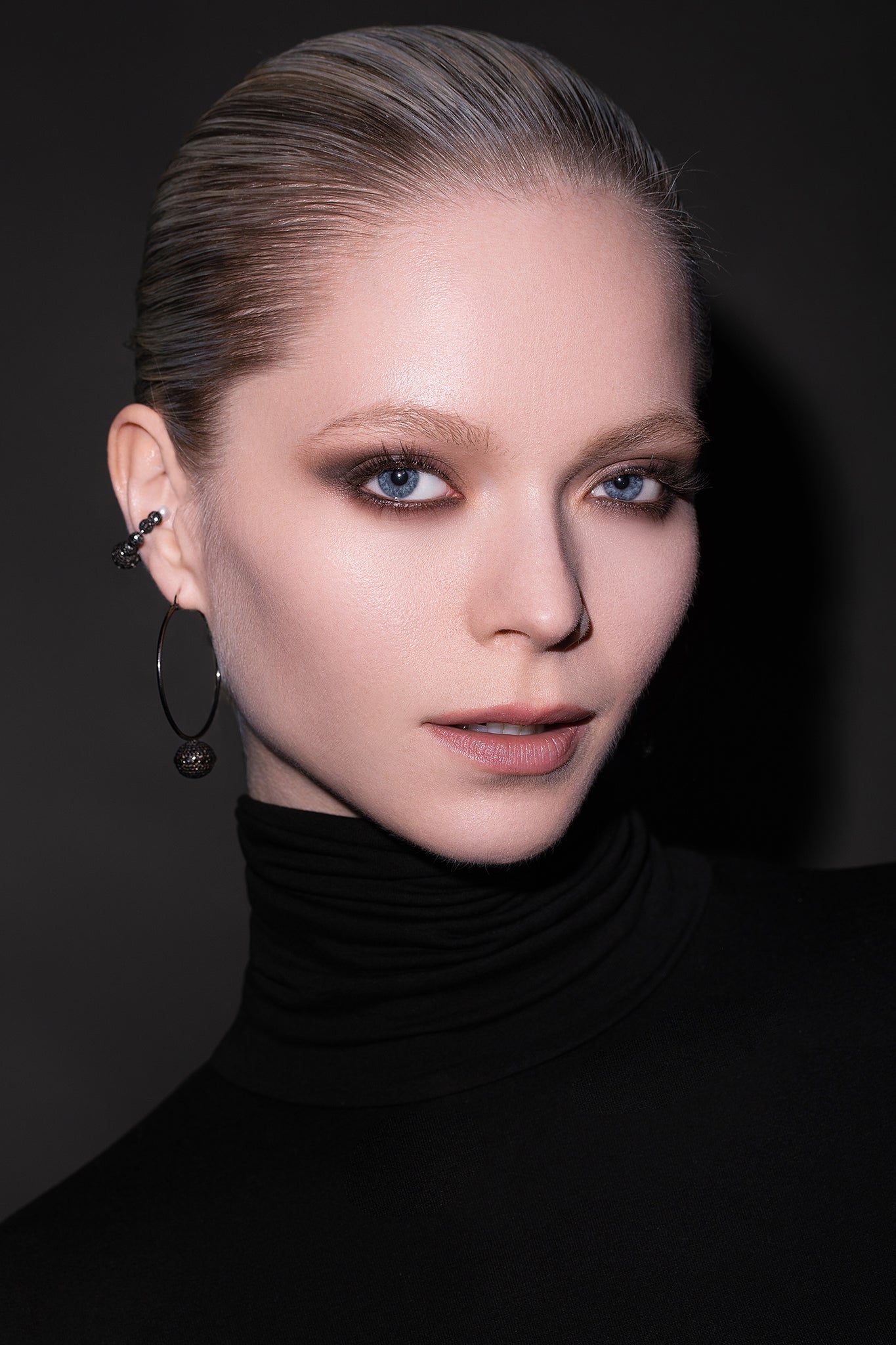 Model_Phantom_Love_18K_Black_Gold_Black_Diamond_Pearl_Ear_Cuff