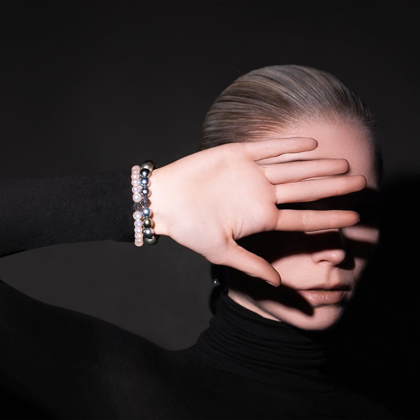 Model_Phantom_Love_Black_18K_Gold_Pearl_Bracelet