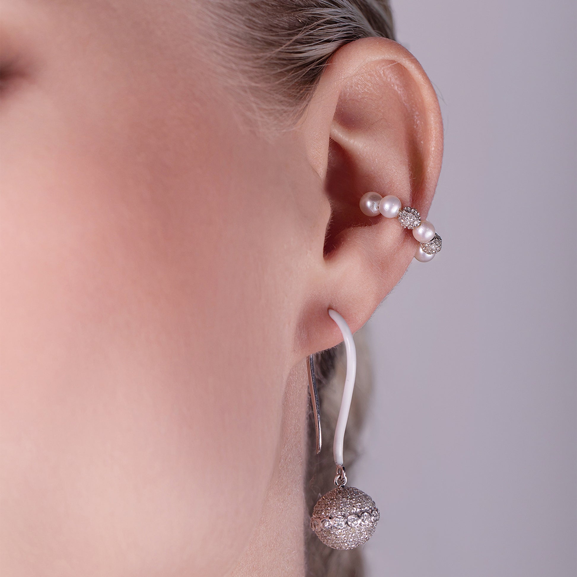 Model_Square_Liberty_18K_Gold_Diamond_AAA_Pearl_Ear_Cuff