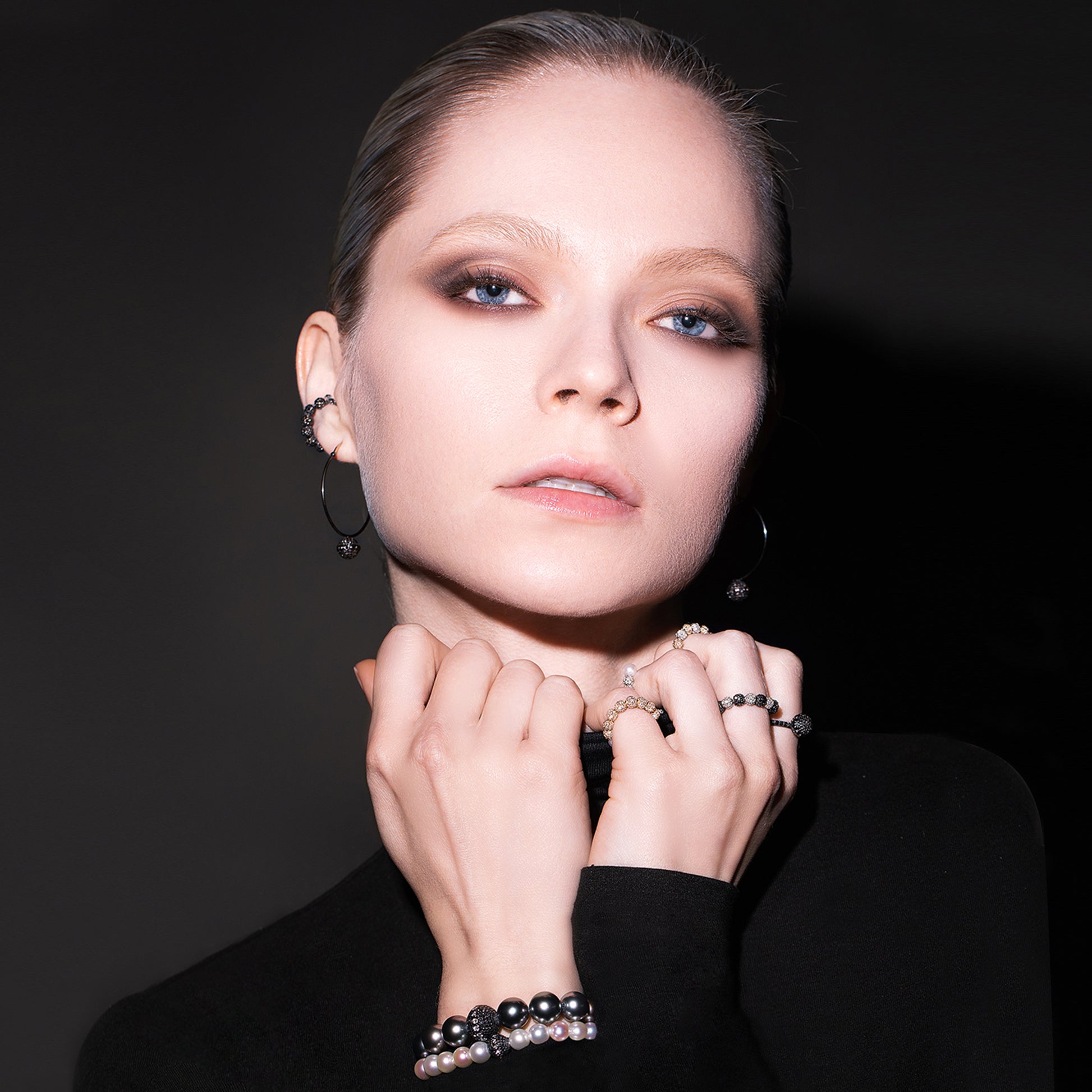 Model_Square_Phantom_Eclipse_18K_Black_Gold_Black_Diamond_Pearl_Ear_Cuff