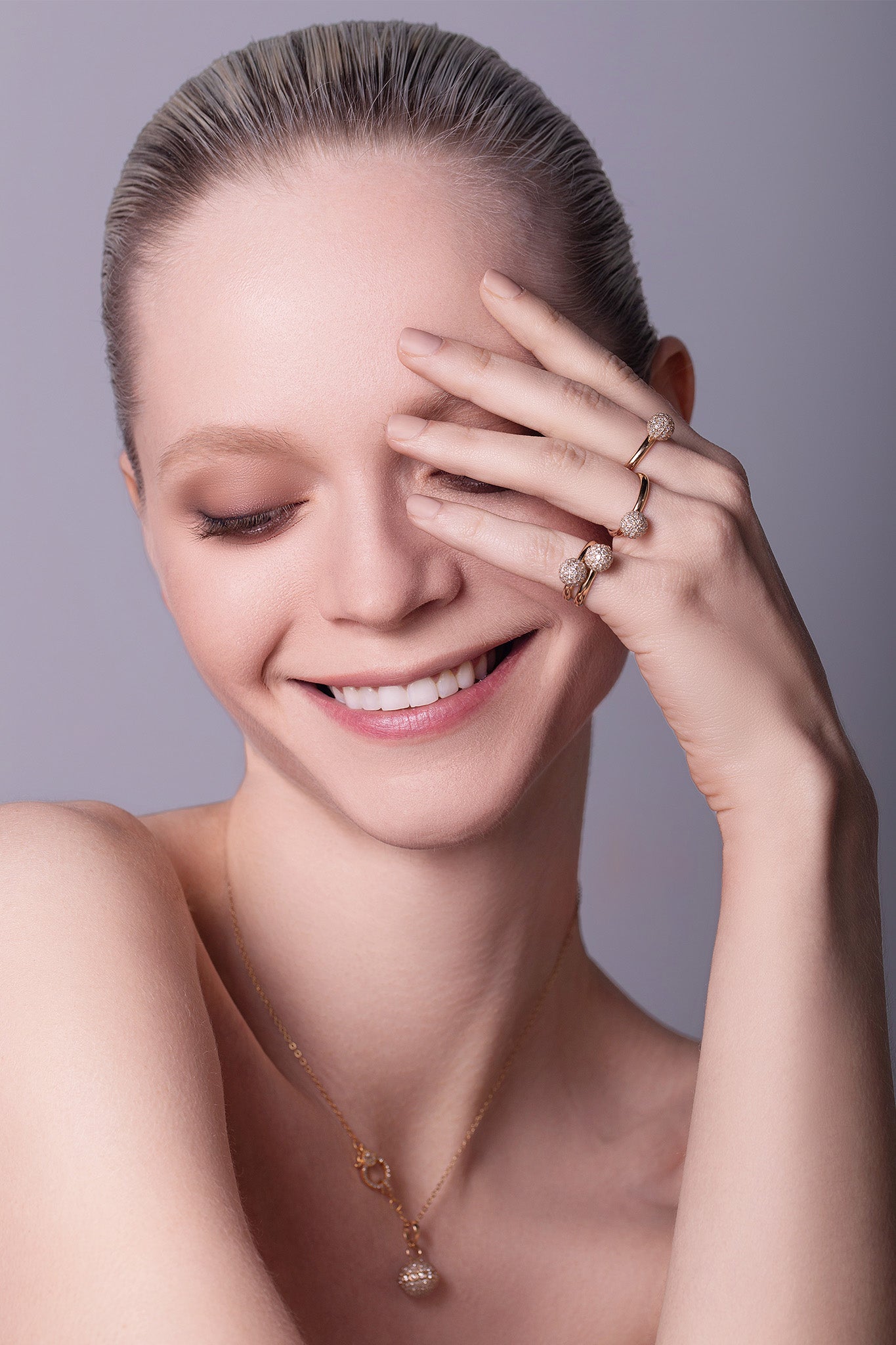 Model_Sun_18K_Gold_Orb_Diamond_Ring