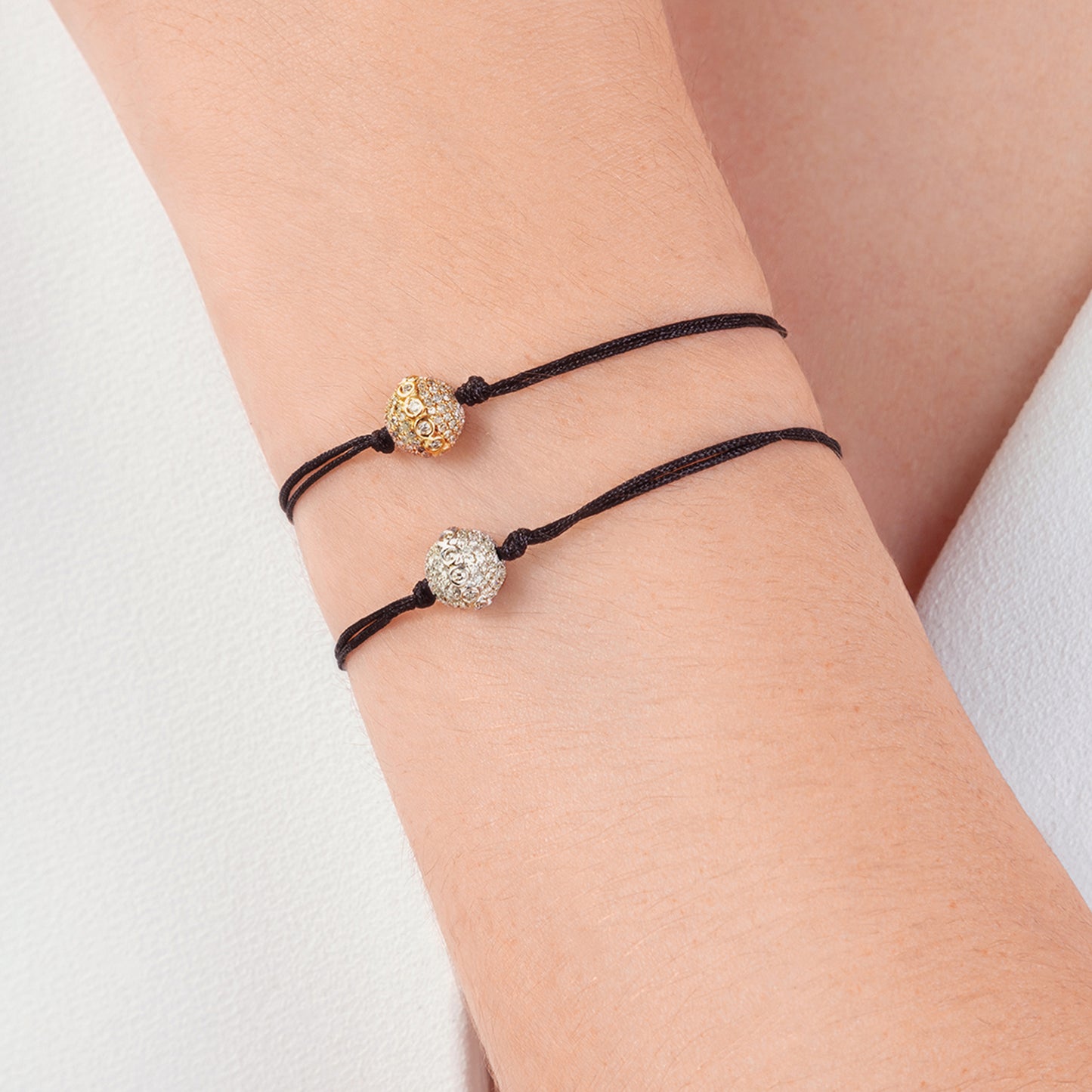 Model_Sunlight_18K_Gold_Orb_Diamond_Bracelet
