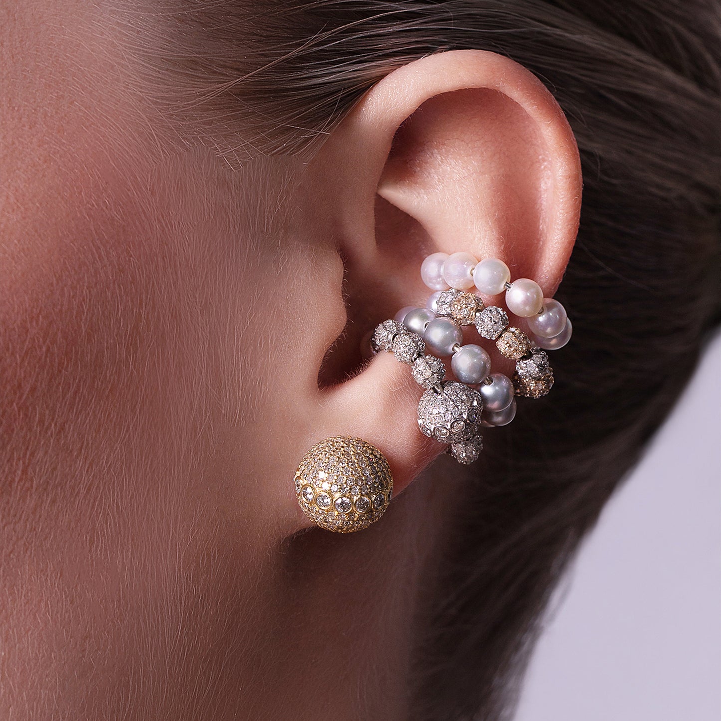 Model_Tides_18K_Gold_Diamond_Pearl_Ear_Cuff