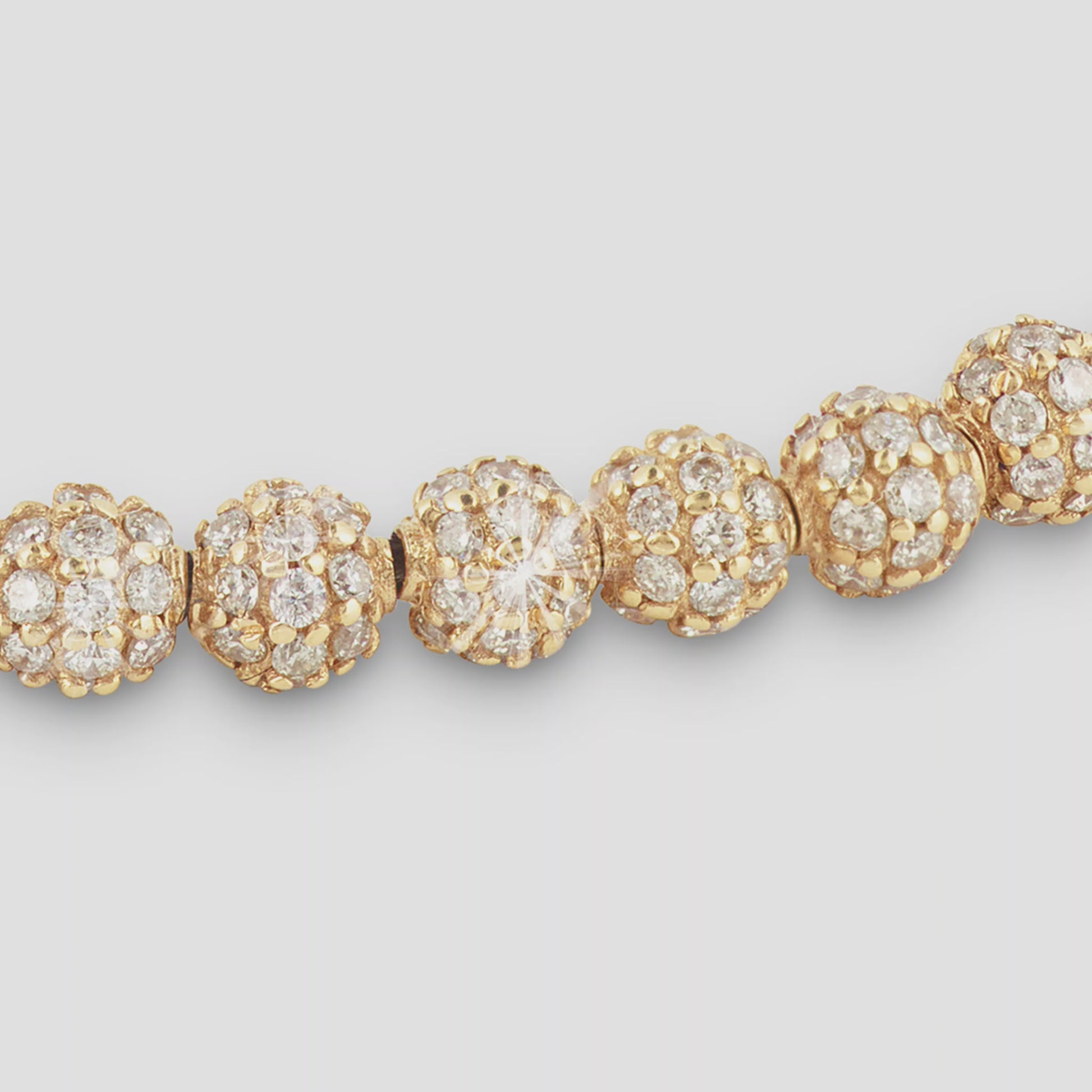 VIDEO_HALO_18K_GOLD_DIAMOND_BRACELET