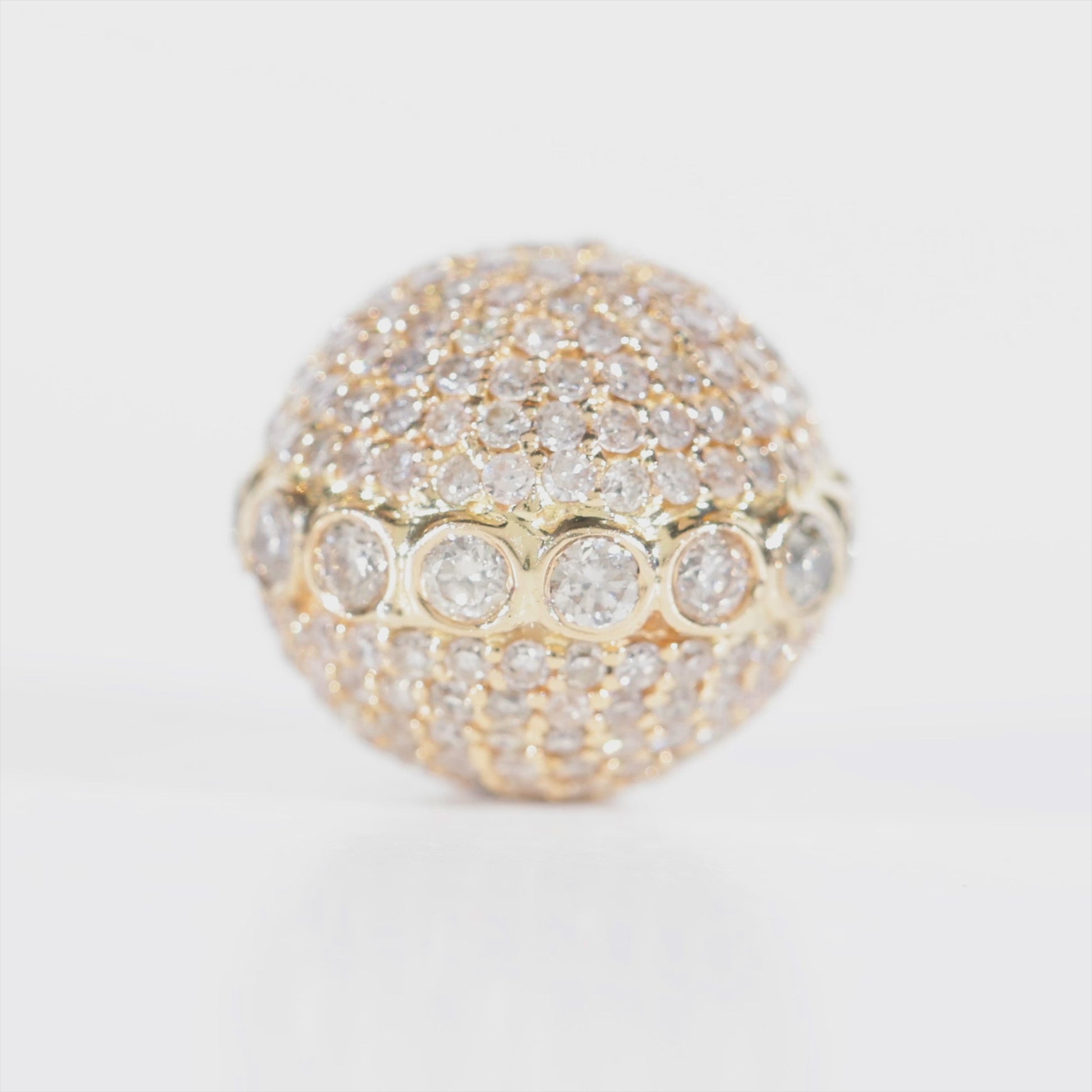 VIDEO_SUNLIGHT_18K_GOLD_ORB_DIAMOND_BRACELET