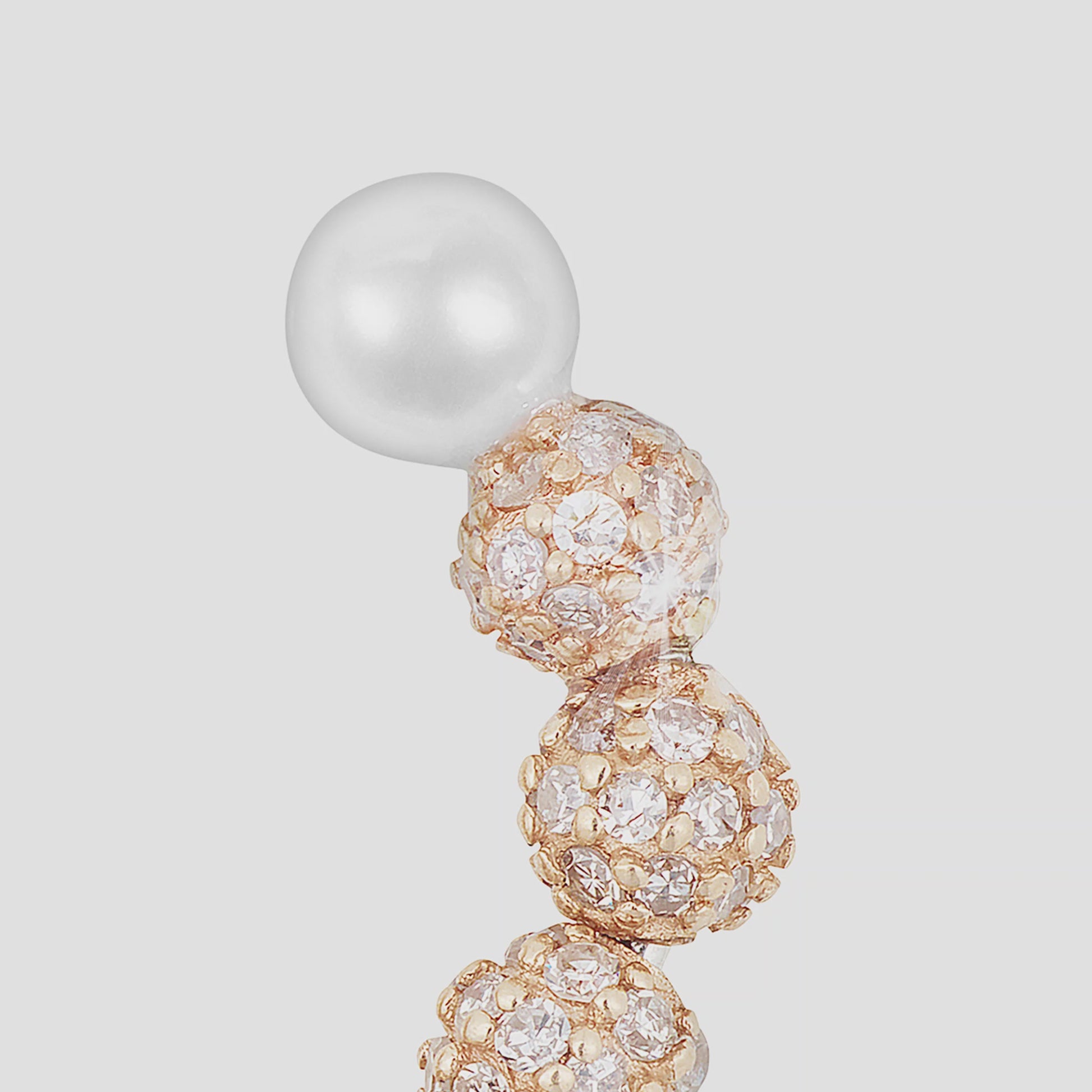 VIDEO_SUN_ECLIPSE_18K_GOLD_PEARL_DIAMOND_EAR_CUFF