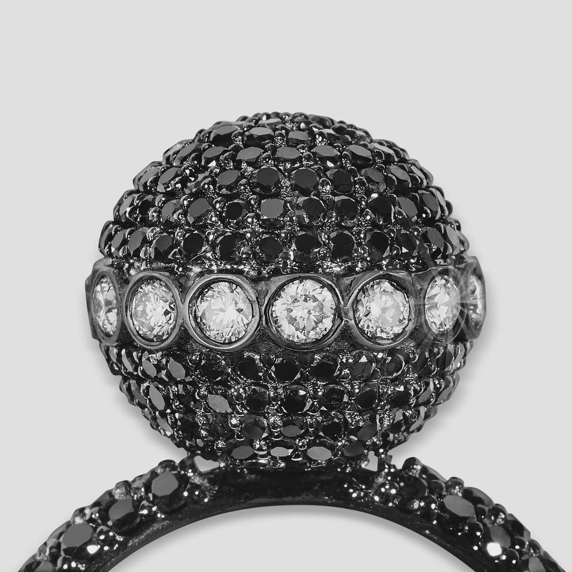 Video_Phantom_Love_Black18K_Gold_Diamond_Ring