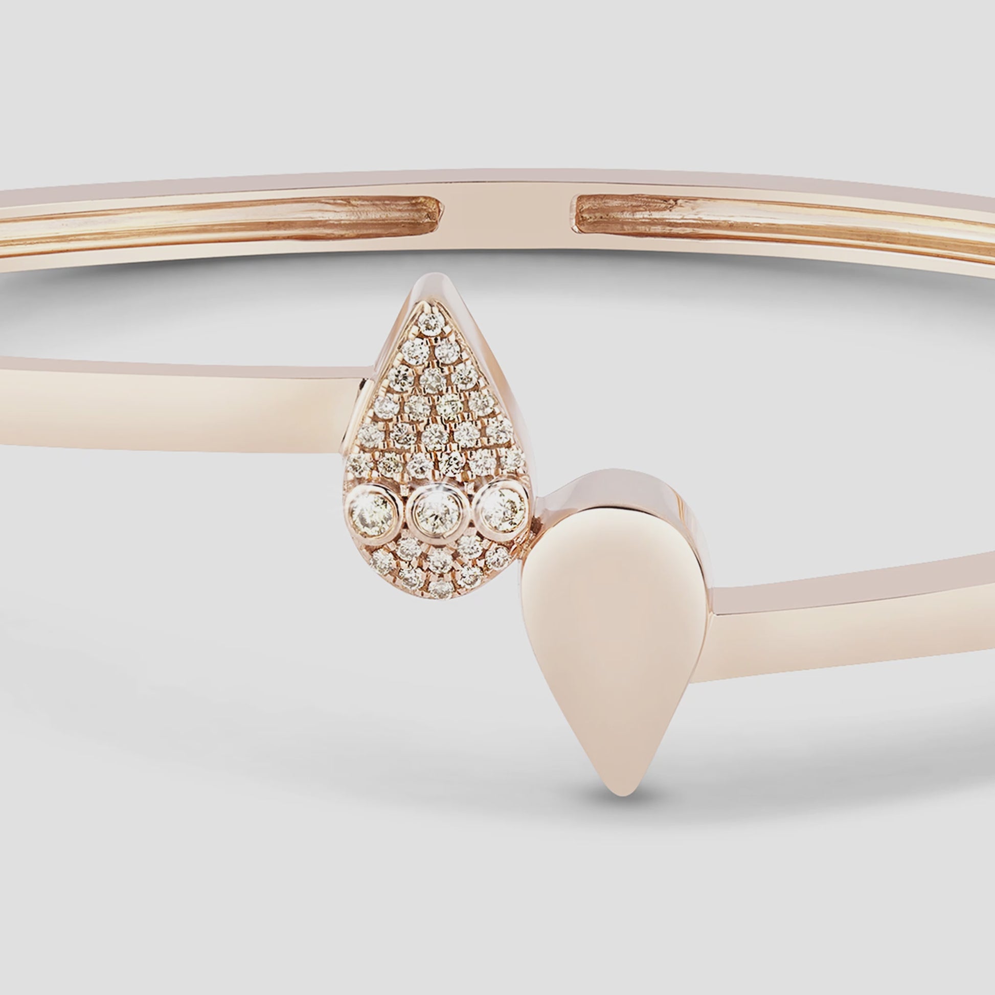VIDEO_GOLDEN_2_DROP_BANGLE_18K_ROSE_GOLD_DIAMOND_BRACELET