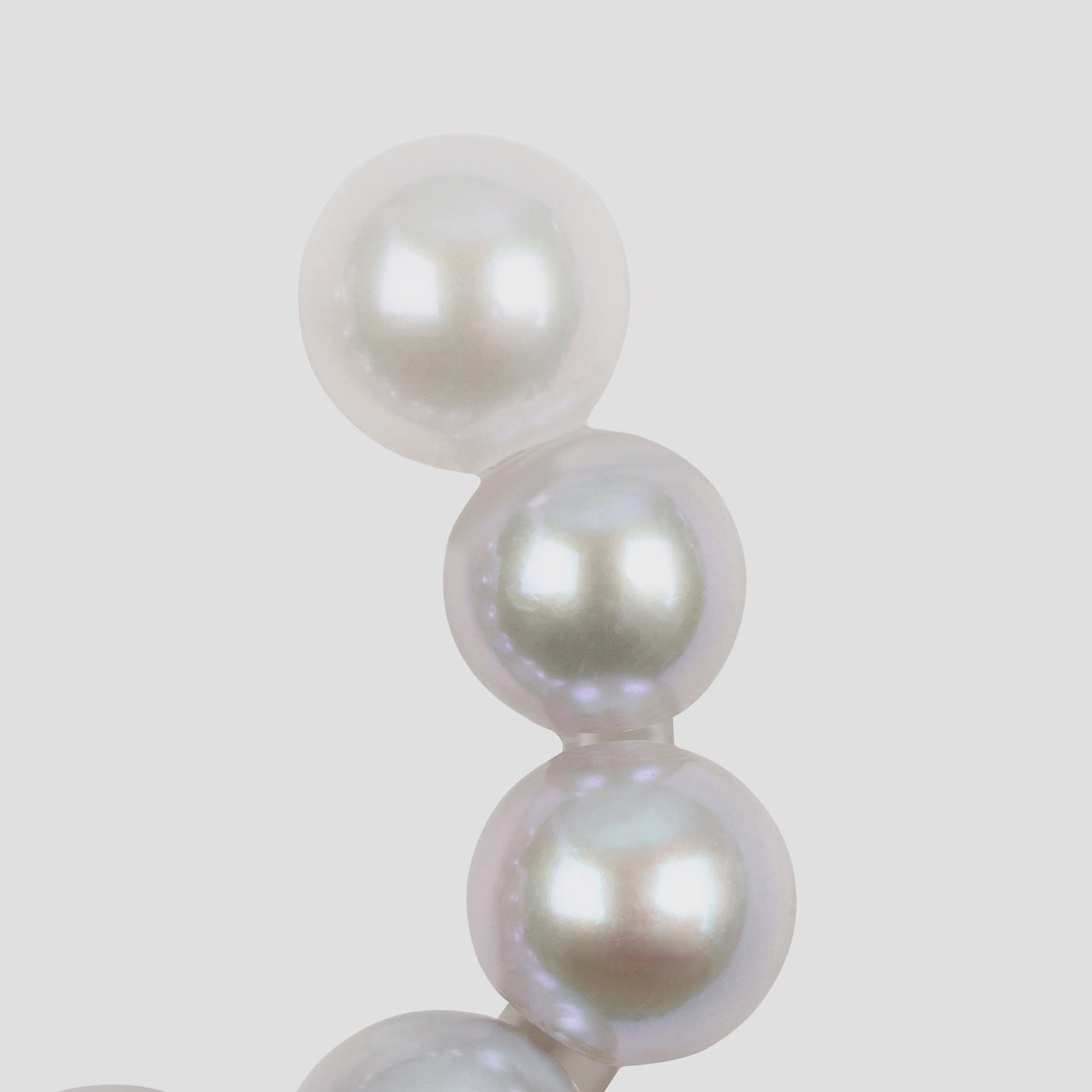 VIDEO_VELOCITY_18K_GOLD_PEARL_EAR_CUFF