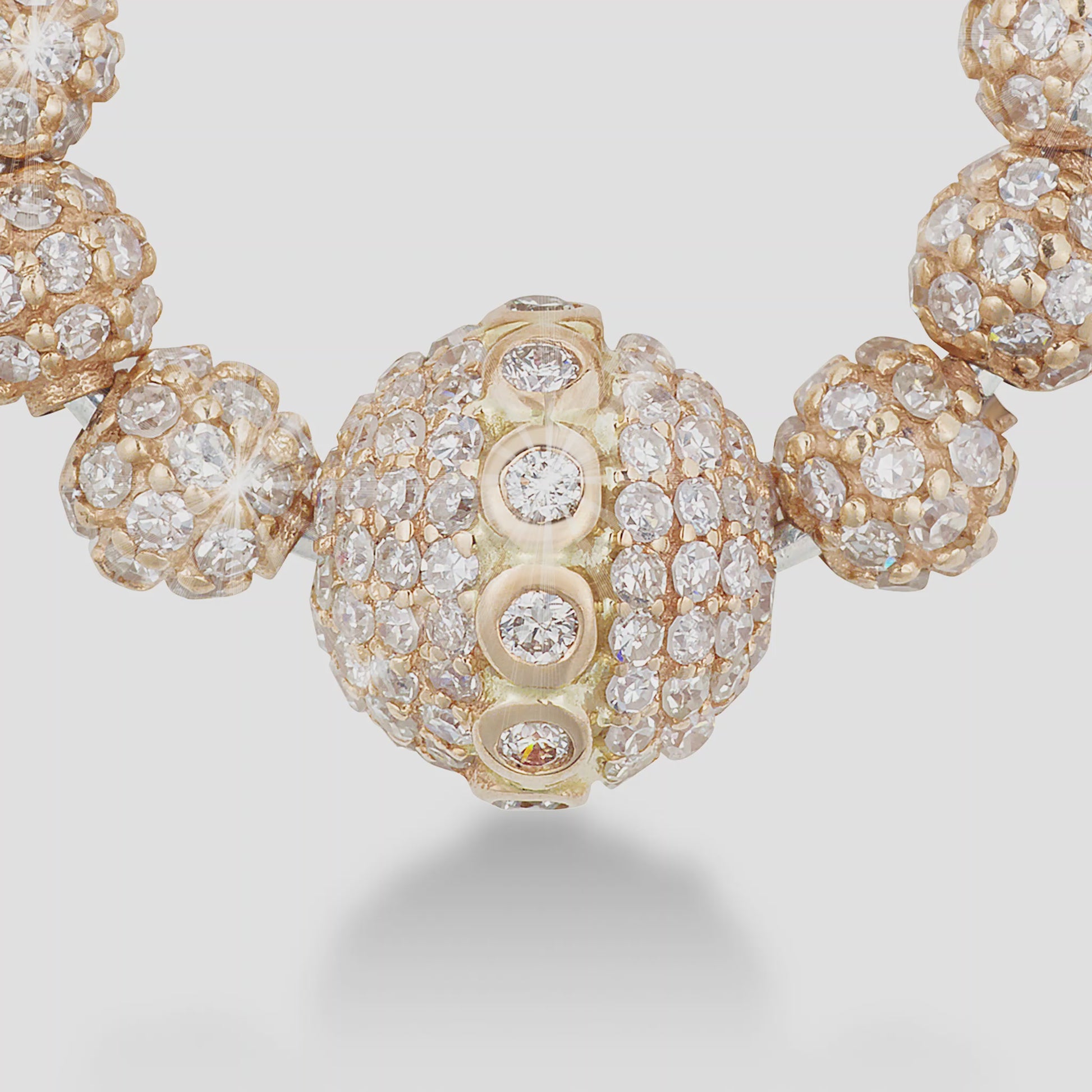 VIDEO_DEVINE_18K_GOLD_PEARL_DIAMOND_EAR_CUFF