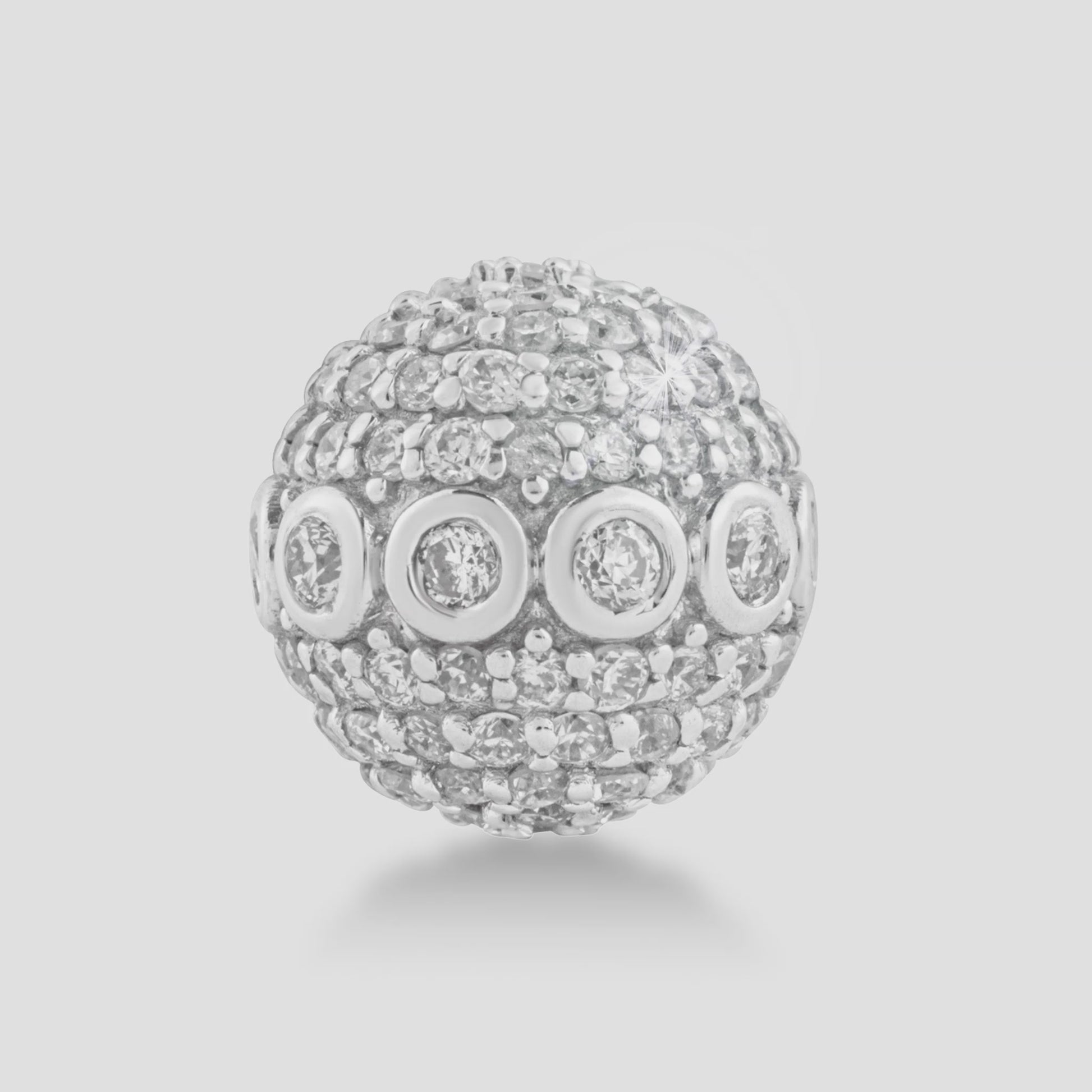 VIDEO_STARLIGHT_STUDS_18K_GOLD_ORB_DIAMOND_EARRINGS