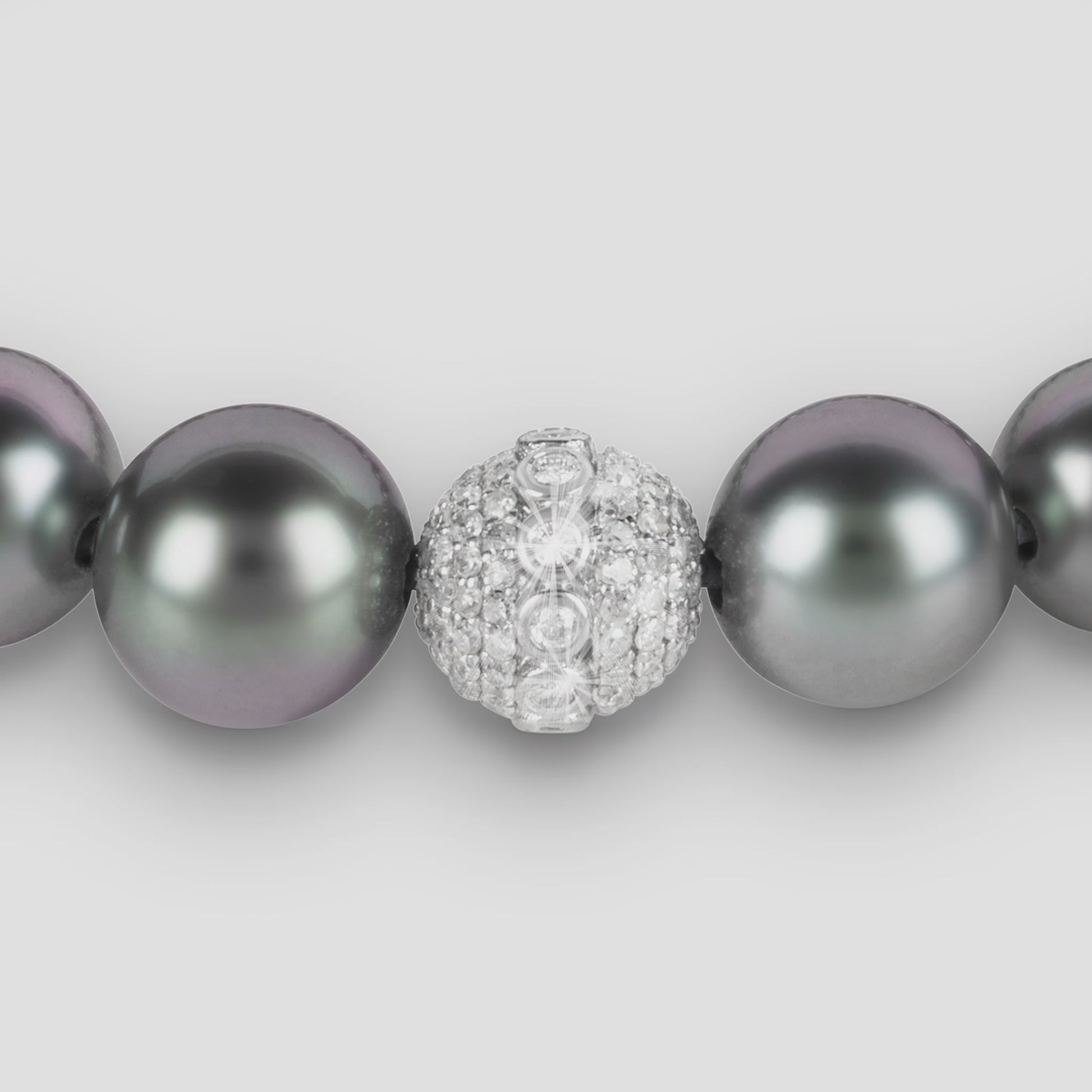 VIDEO_DREAM_18K_GOLD_PEARL_ORB_BRACELET
