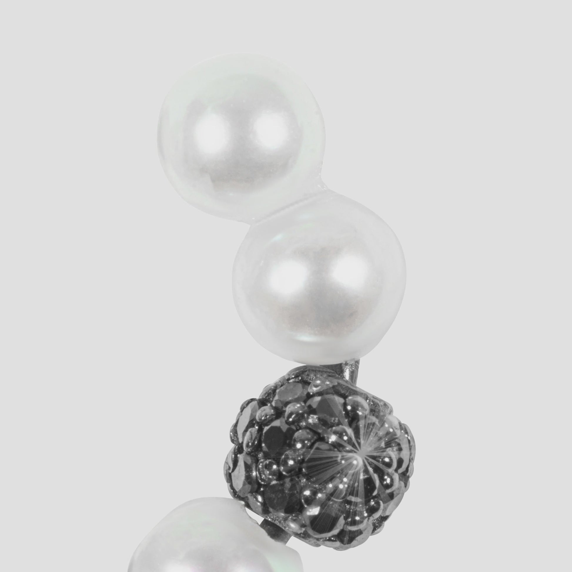 Video_White_Phantom_Eclipse_18K_Black_Gold_Black_Diamond_Pearl_Ear_Cuff