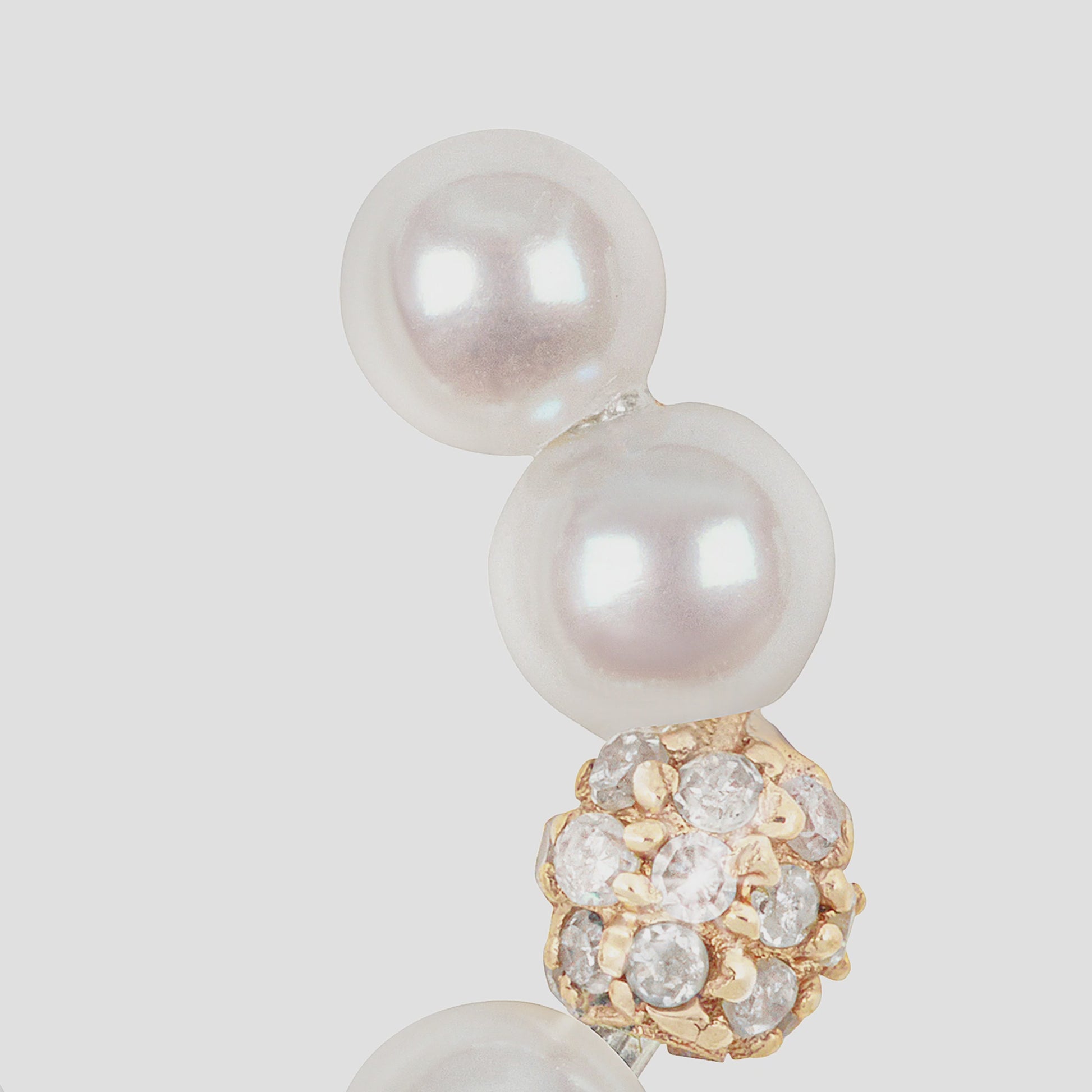 VIDEO_FREEDOM_18K_GOLD_DIAMOND_PEARL_EAR_CUFF