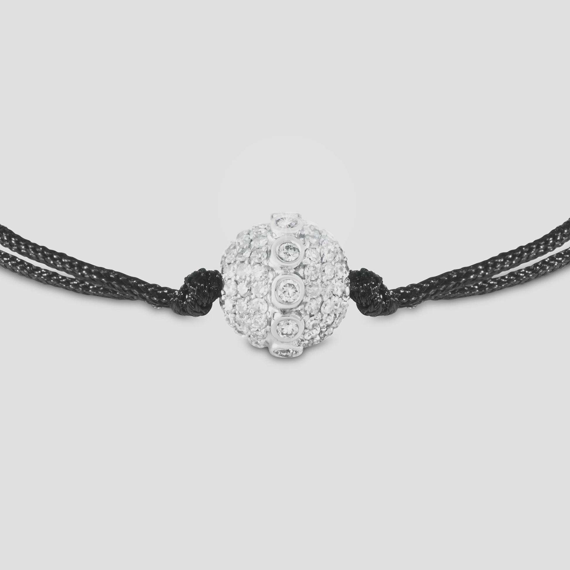 VIDEO_STARLIGHT_18K_GOLD_ORB_DIAMOND_BRACELET